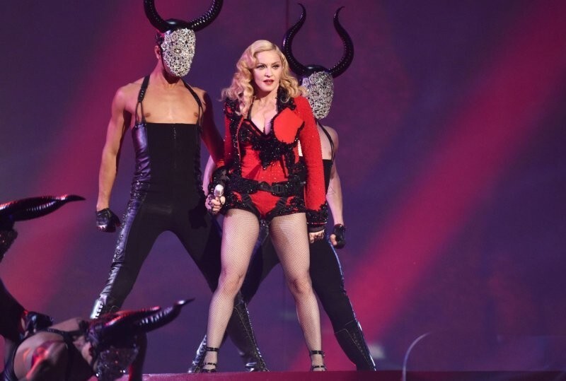 Мадонна рассказала на концерте, что перед туром успела полежать в коме