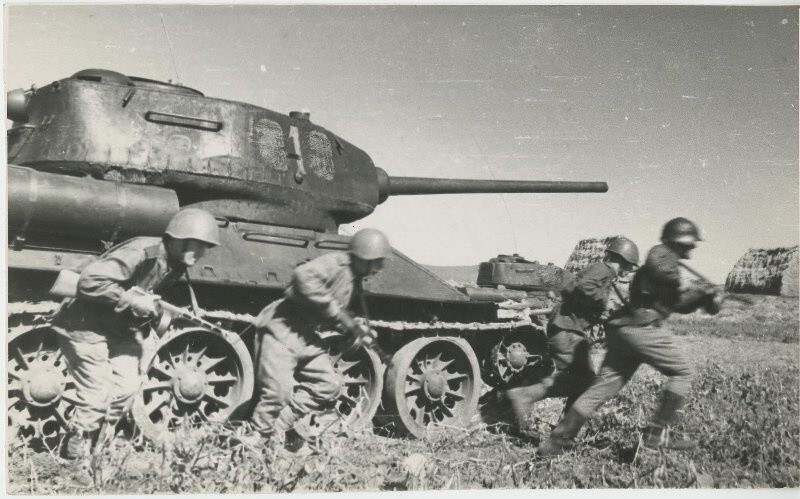 Бои на Курской дуге с гитлеровцами. 1943 год. Автор: Николай Фиников.
