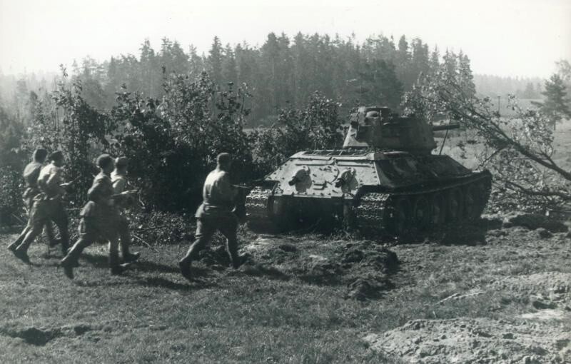2-й Прибалтийский фронт. В атаку. 1944 год. Автор: Иван Шагин.