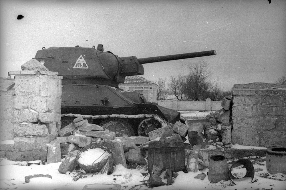 Советские танки на старте. 1943 год. Автор: Евгений Халдей.
