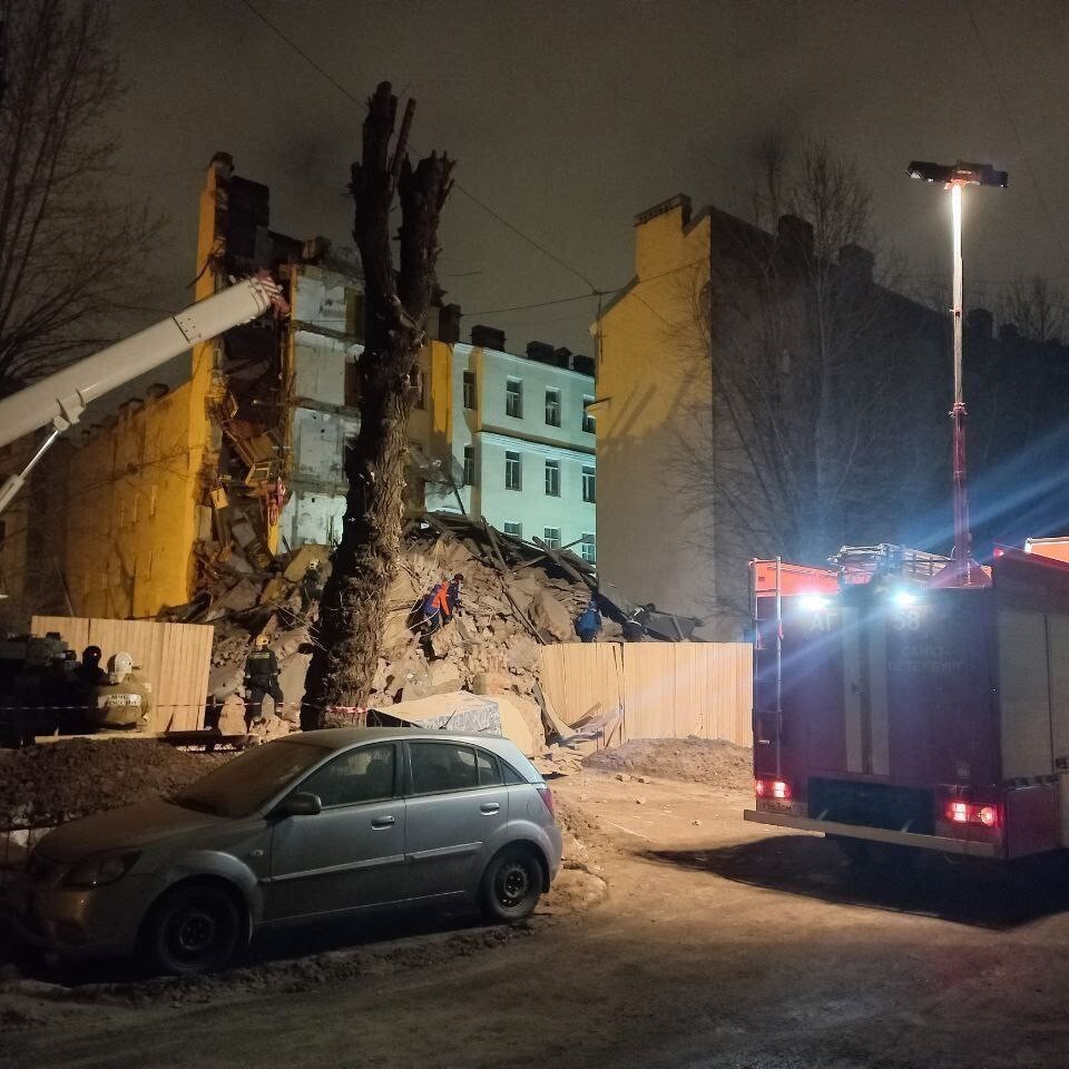 В центре Санкт-Петербурга обрушилась часть шестиэтажного дома