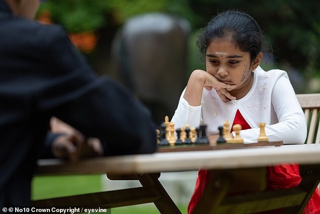 8-летняя шахматистка победила на чемпионате Европы, обыграв соперницу на 30 лет старше нее