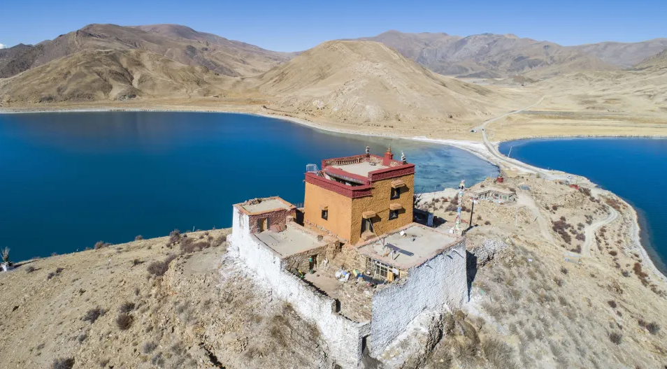 700 лет одиночества, где живет самый одинокий монах в мире