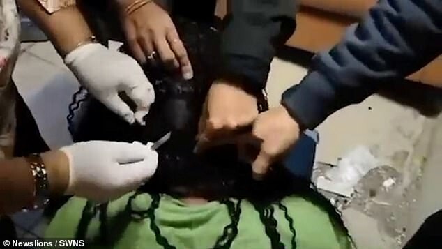 Контрабандистка попыталась провести кокаин под париком