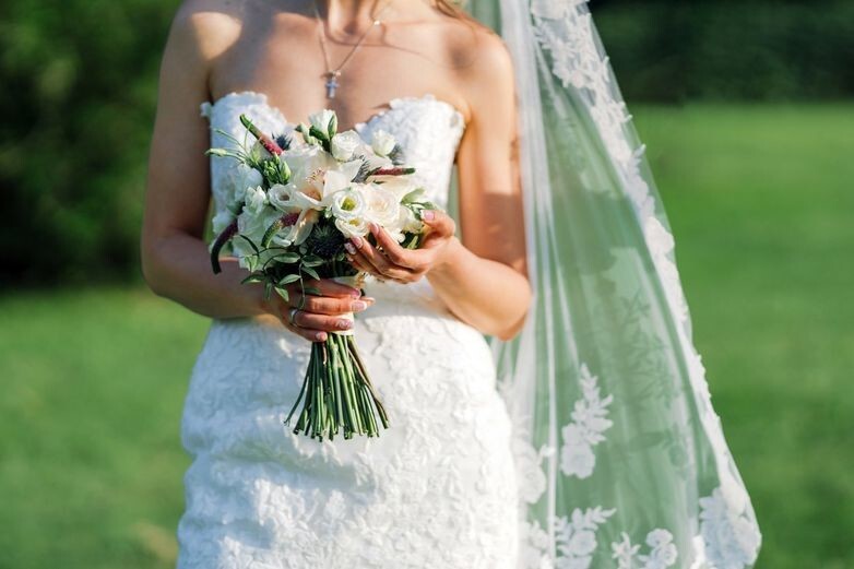 Невеста решила взимать с отсутствующих на свадьбе гостей «плату за неявку»