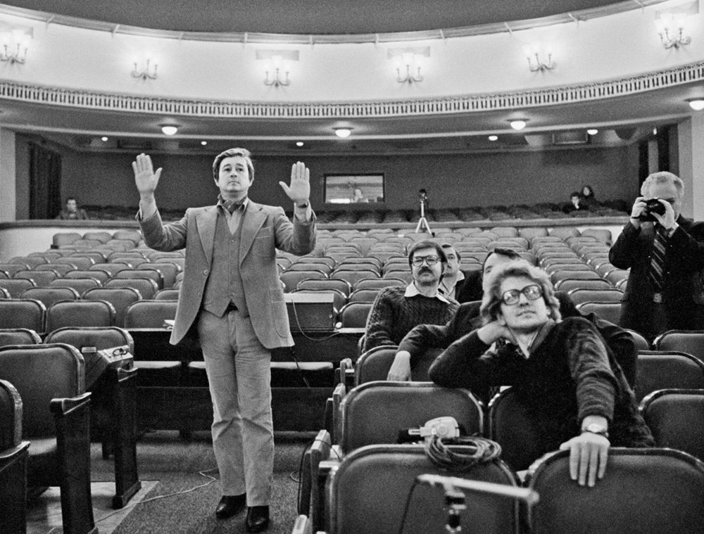 Роман Виктюк во время репетиции спектакля «Анна Каренина» в театре имени Е. Вахтангова, 1983 год