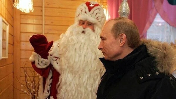Дед мороз загадывает желание Путину