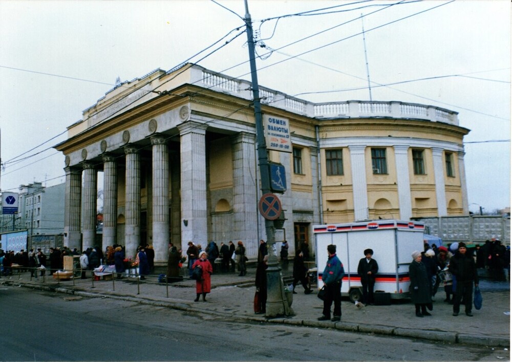А такой в те годы была станция метро "Новослободская".