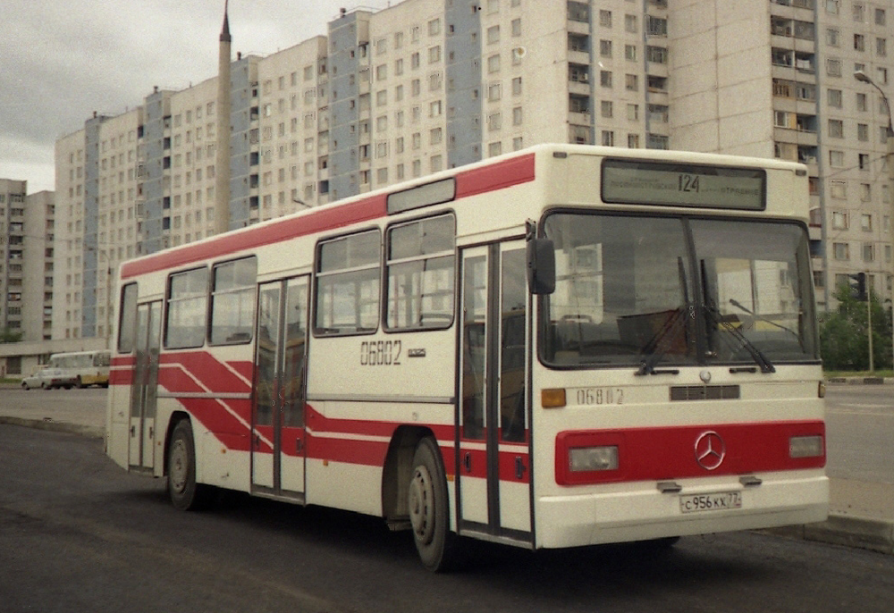 В середине 1990-х годов в московские автобусные парки поступила партия новеньких "Мерседесов", собранных в Турции.