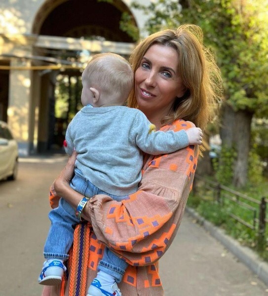 13. 54-летняя Светлана Бондарчук родила четвёртого ребёнка - сына