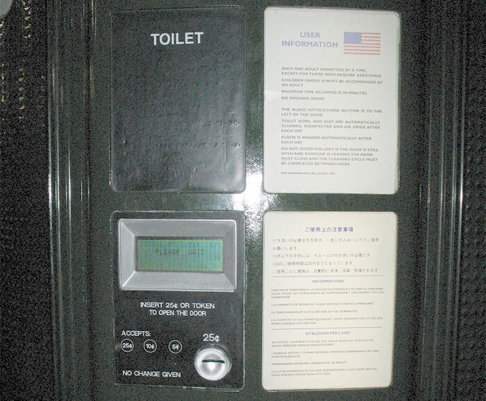 16. В 1970 году в США было более 50 000 платных туалетов, но к 1980 году их почти не осталось