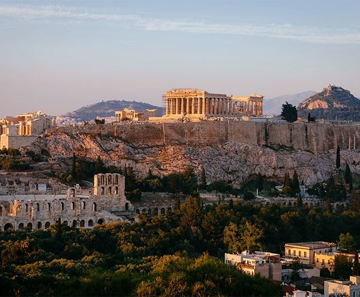 14. Когда в 1822 году Греция обрела независимость, Афины представляли собой небольшую деревушку с населением в 4 000 человек, которая за несколько веков утратила свою значимость