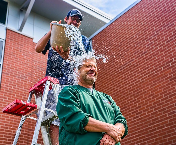 2. Челлендж ALS Ice Bucket был не просто забавным флешмобом в социальных сетях
