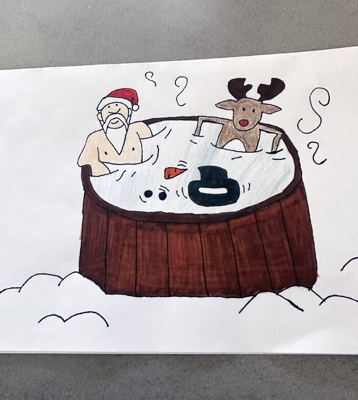 7. "Моя дочь нарисовала новогоднюю открытку. Здесь Санта, олень, и растаявший снеговик"