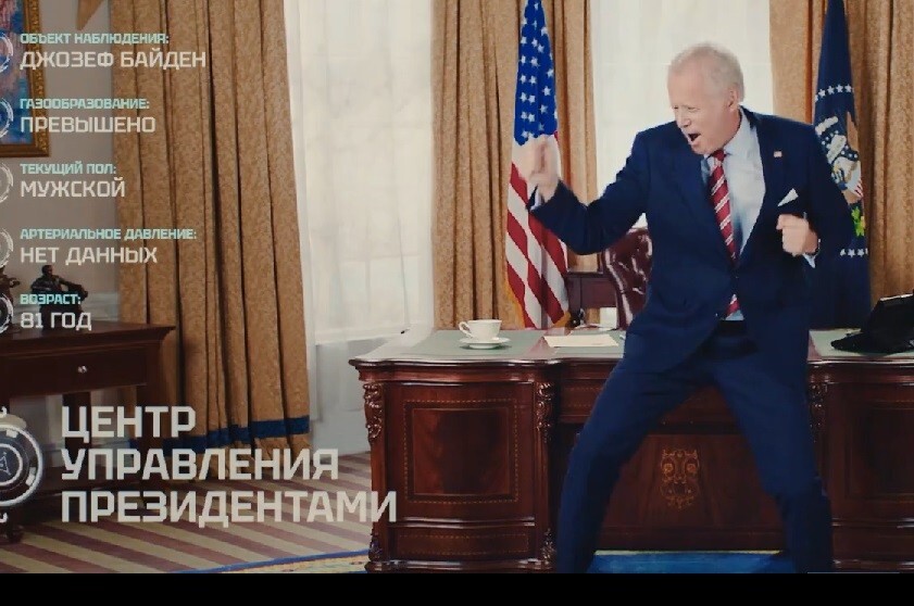 «Чипированный» Байден спел песню «Я русский» в новогоднем ролике RT