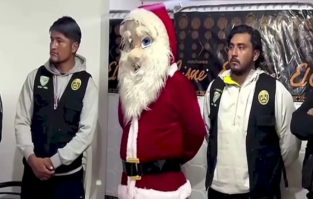 Полицейский в костюме Санта-Клауса арестовал наркодилеров