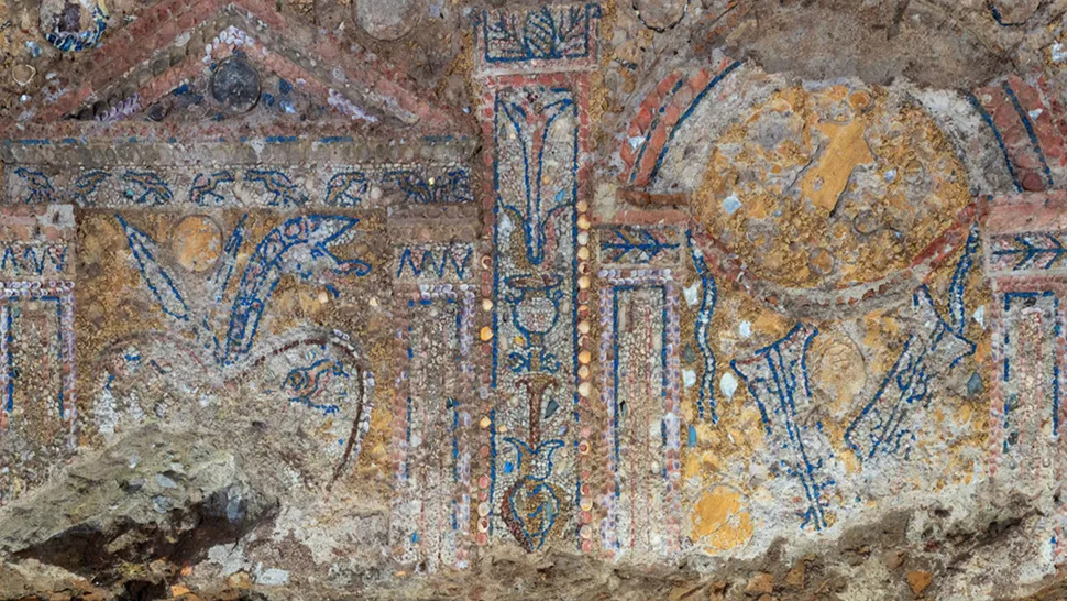 В Риме обнаружена 2300-летняя мозаика из ракушек