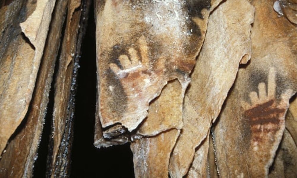 Почему на многих наскальных «ладошках» из каменного века не хватает фаланг пальцев