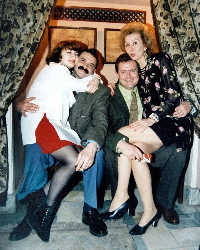 Илья Олейников и Юрий Стоянов с жёнами, 1990-е годы.