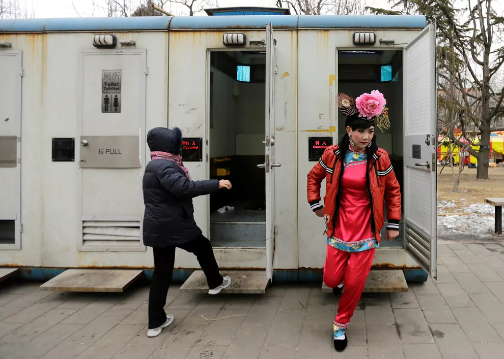 Китайская компания установила таймеры в туалетах для сотрудников