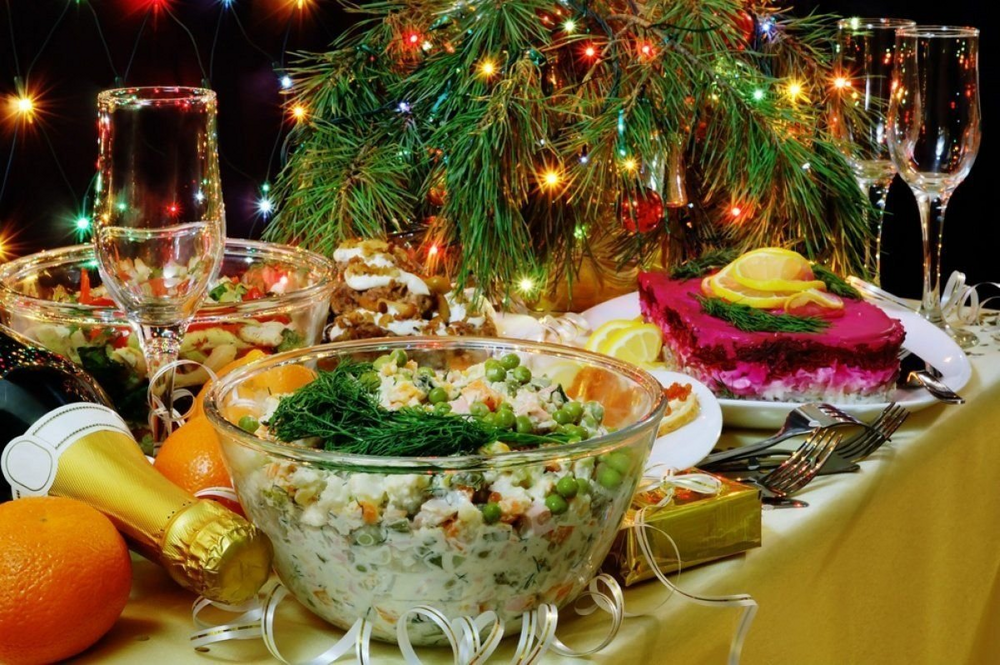 Диетологи назвали самые вредные и самые полезные блюда на новогоднем столе