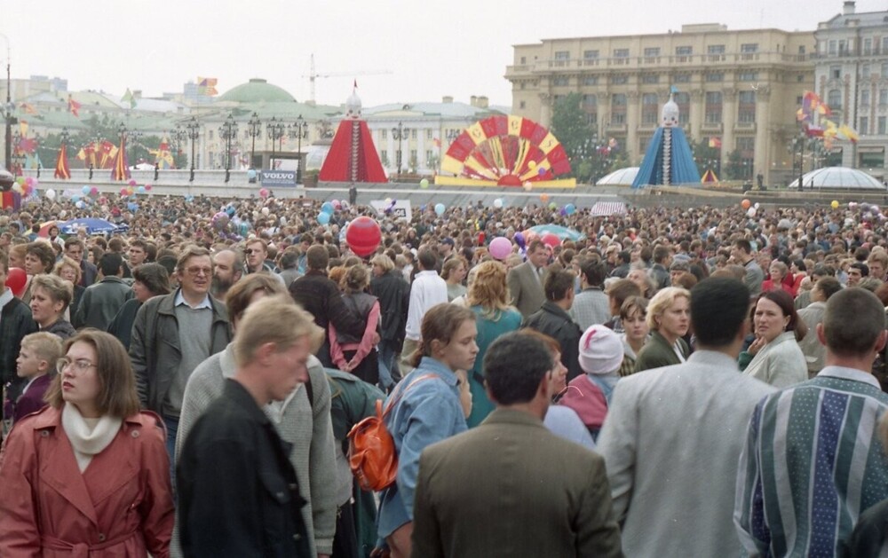 Празднование 850-летия Москвы на Манежной площади.