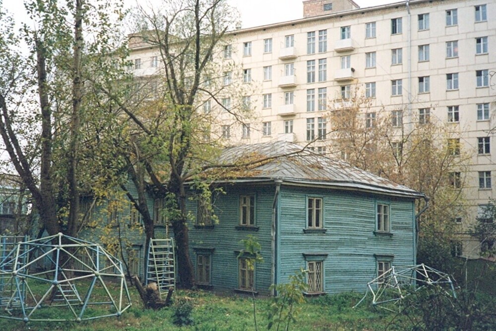 Исчезающая Москва. Домик по адресу Лужнецкий проезд 25а. Снесён в середине 2000-х годов.