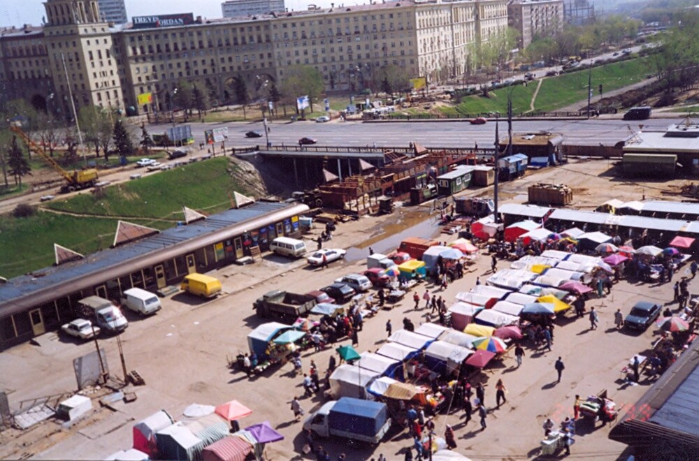 Рынок на Ленинском проспекте и стройка Гагаринского тоннеля.