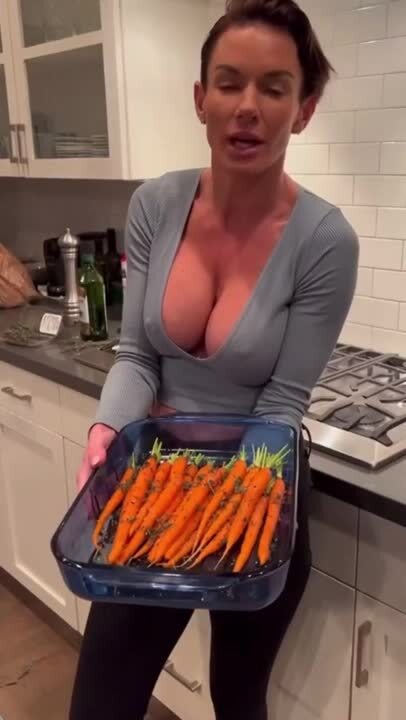 Учимся запекать морковь 