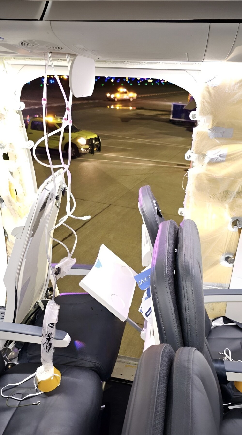 Кусок фюзеляжа оторвался от пассажирского самолета в США
