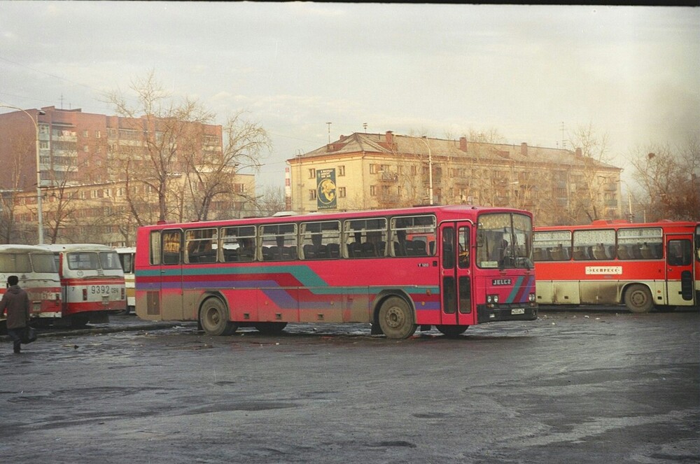 Южный автовокзал. Екатеринбург, 1995 год.