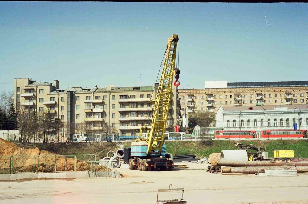 Начало строительства торгового центра "Атриум" около Курского вокзала.