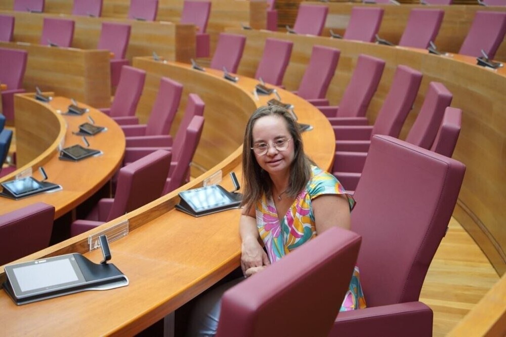 Больше инклюзивности: в парламент Испании выбрали политика с синдромом Дауна