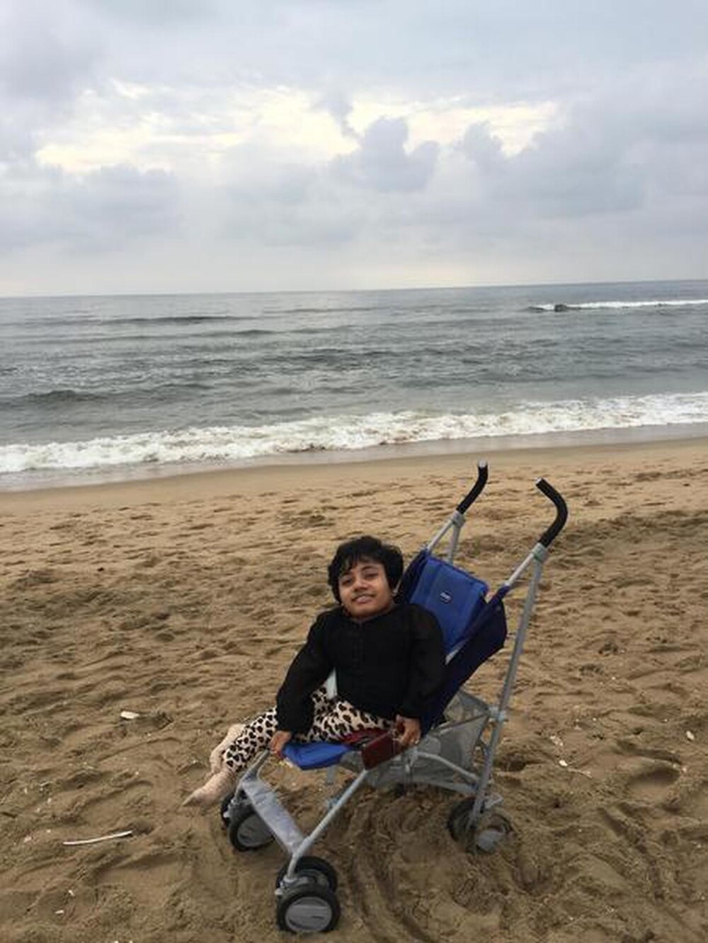 Стеклянная женщина из Индии и 300 её переломов