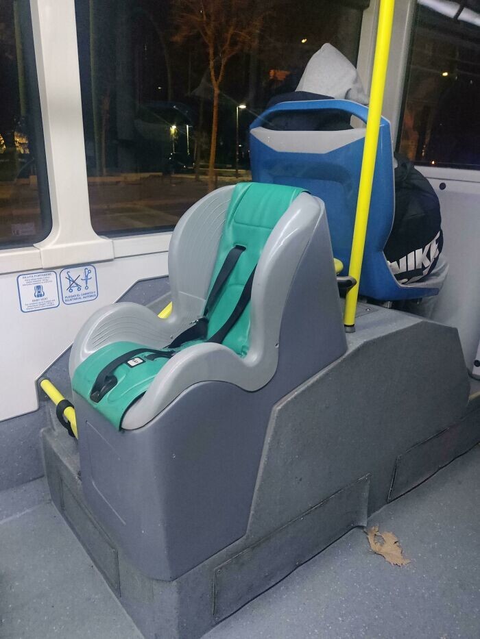 9. Детское кресло в автобусе. Мадрид, Испания