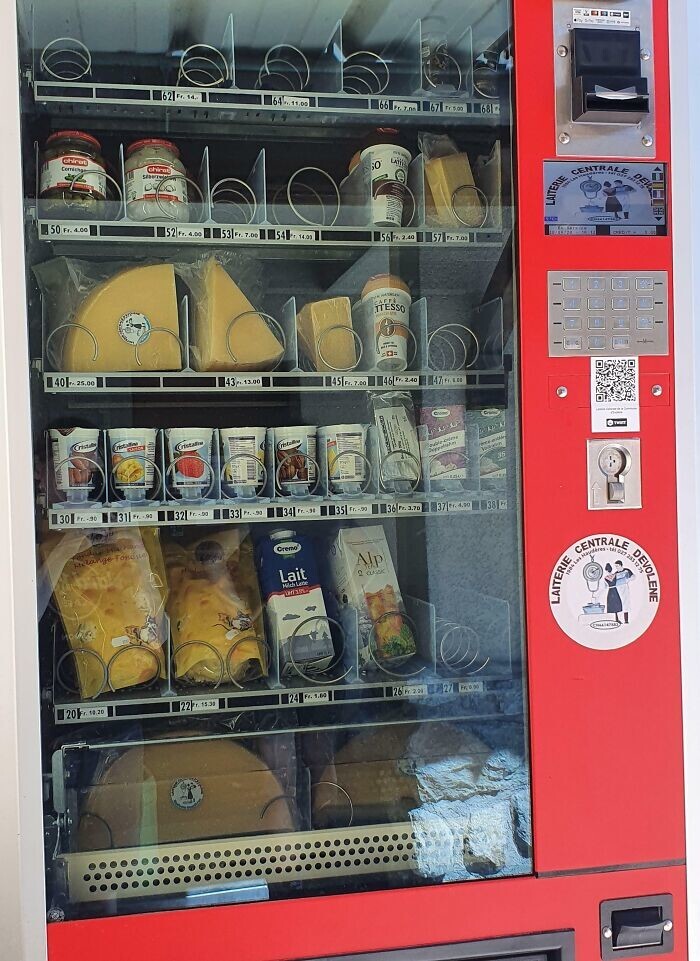10. Автомат по продаже сыров в горной деревне Швейцарии