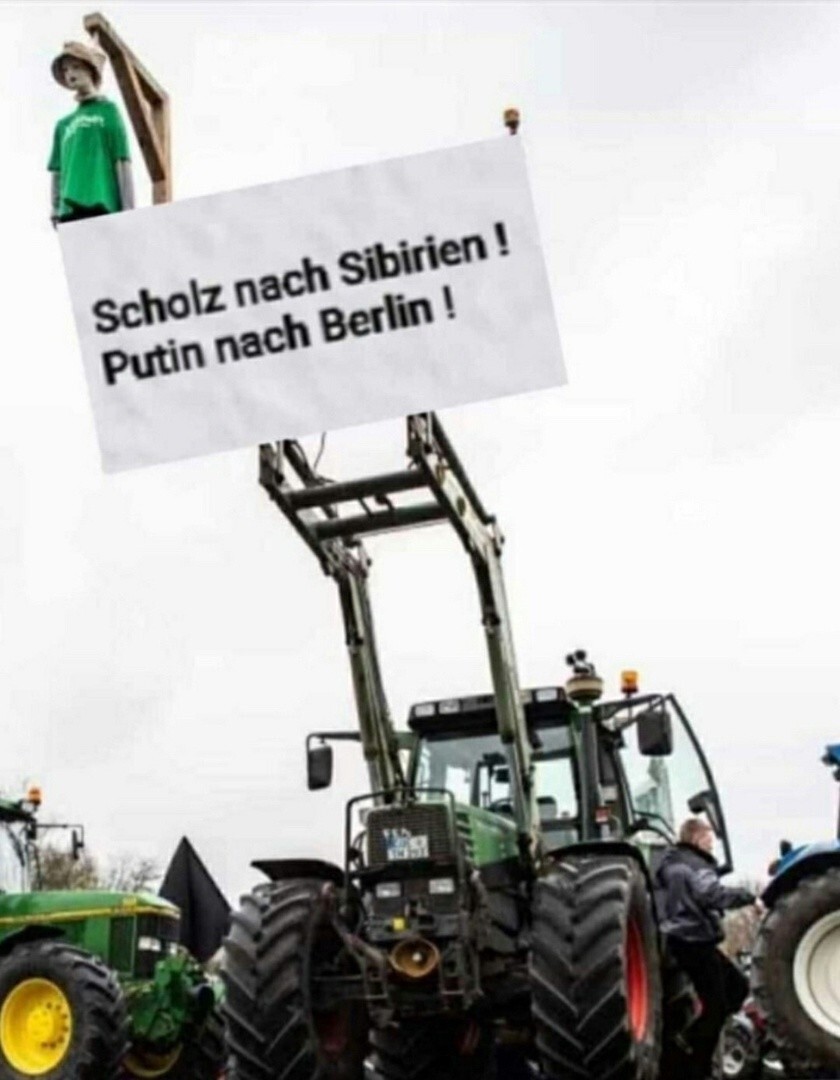 Немцы фермеры и водители несут лозунги: ‘Шольца в Сибирь! Путина в Берлин! ‘ 