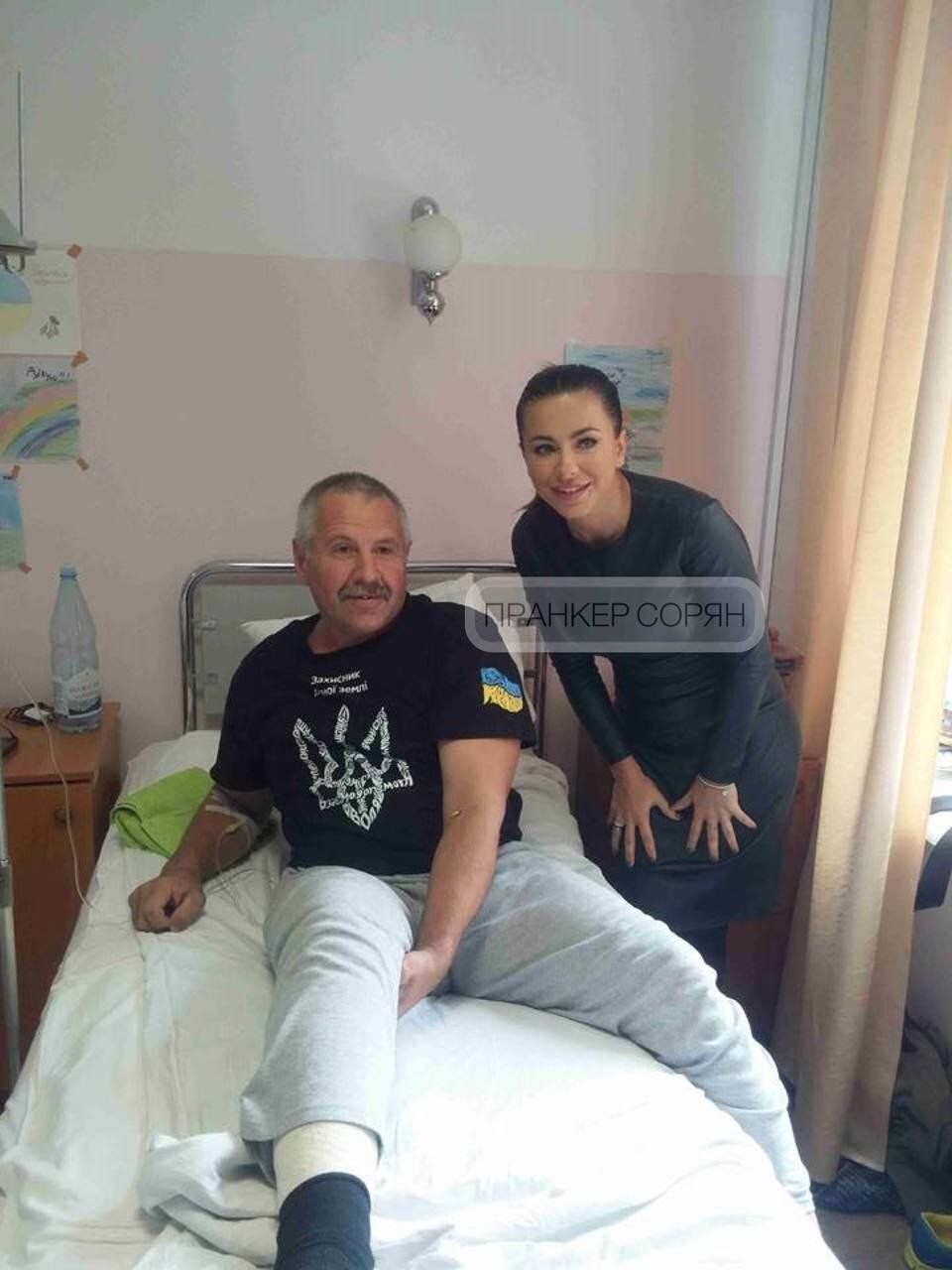 Всплыли фотографии 2014 года, когда артистка приезжала в госпиталь к украинским фашистам