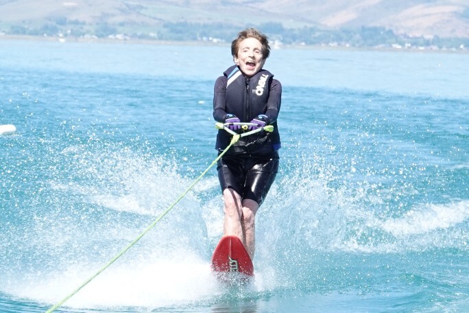 Уникальная водная лыжница, которой возраст не мешает бороздить просторы и ставить рекорды