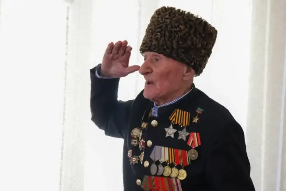 Власти Дагестана подарили ветерану 100 млн рублей