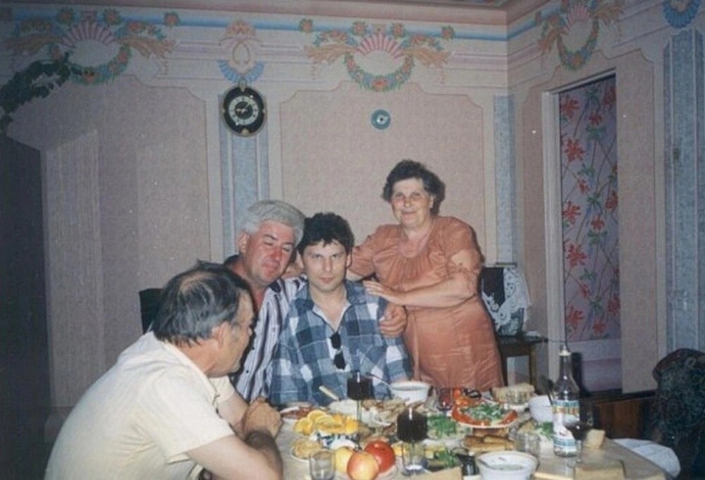 Юрий Хой с родителями. Воронеж.