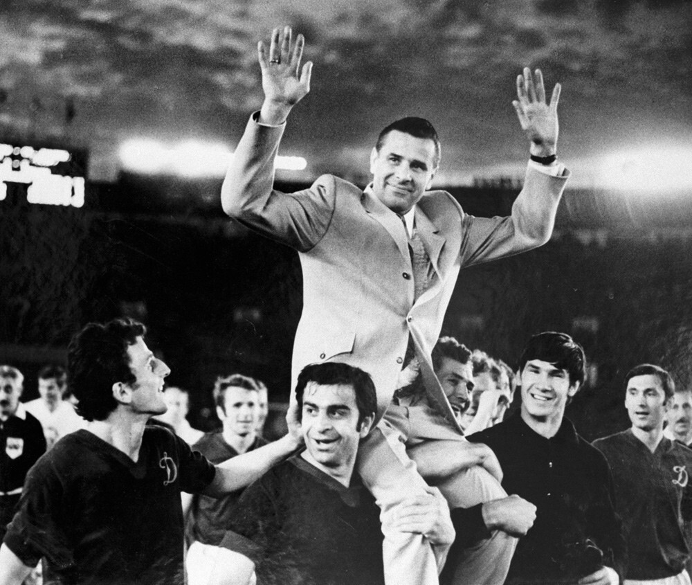 Фотография с прощального матча Льва Яшина, который состоялся 27 мая 1971 года. Самый легендарный вратарь в мире!!!