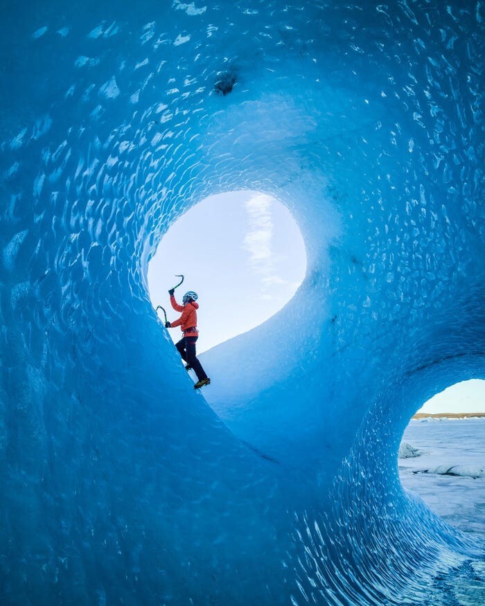 13. Ледяные пещеры в Исландии