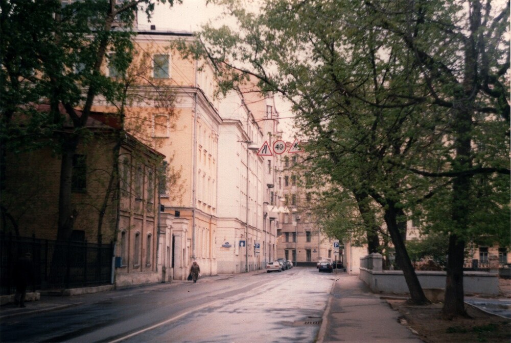 Москва уютная. Вид на Потаповский переулок и перекрёсток с переулком Архангельским