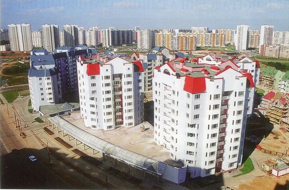 Новый жилой комплекс "Митинский оазис" на улице генерала Белобородова.