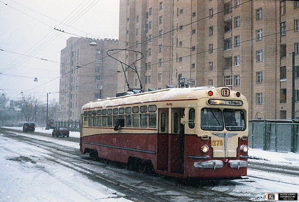 Музейный трамвай на улице Достоевского.