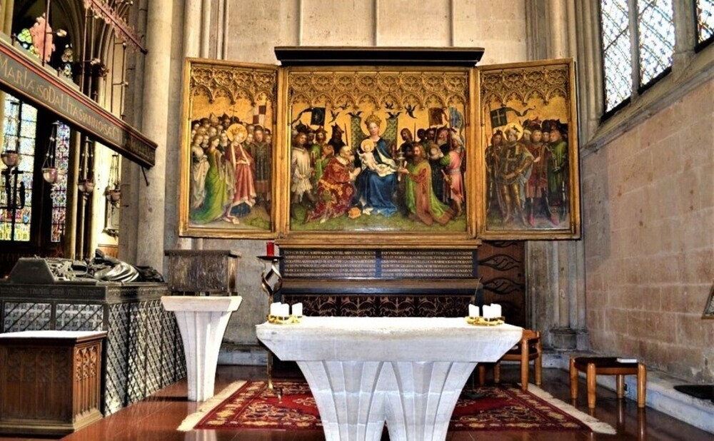 В Германии парочка забралась в церковь, построенную в XV веке, и устроила жаркий секс прямо на алтаре