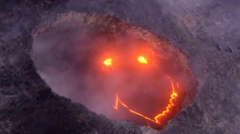 6. Гавайский вулкан образовал улыбку в лаве во время извержения
