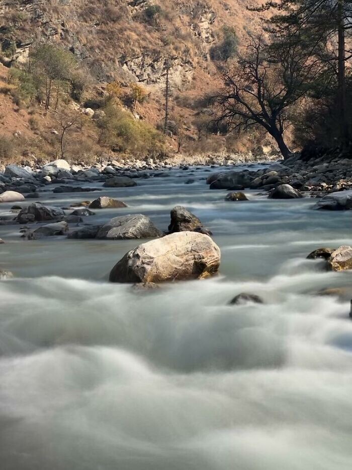 14. Горная река Парвати, округ Куллу, штат Химачал-Прадеш, Индия
