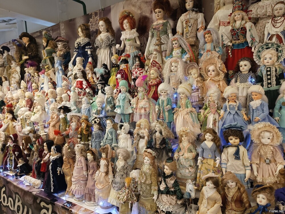 Выставка кукол на Тишинке))))